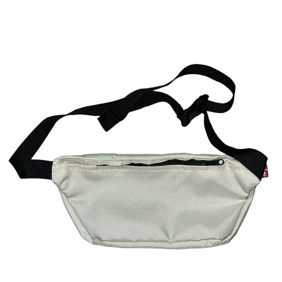 🟡Levi's Logo Sling Bag - Picture 5 of 5